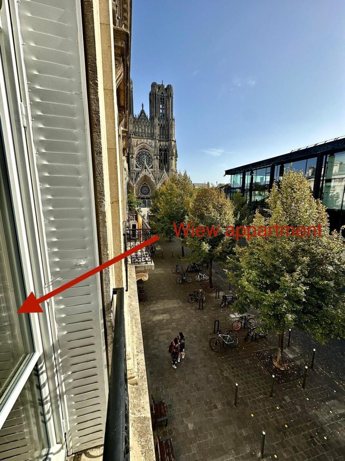 Le Grand Rockefeller Parvis De La Cathedrale De * Reims